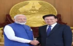 21वें आसियान-भारत शिखर सम्मेलन में चीन को टक्कर देने के लिए पीएम मोदी की 10 सूत्रीय रणनीति PM Modi addressing the 21st ASEAN-India Summit, unveiling his 10-point strategic plan to counter China's influence in the region. प्रधानमंत्री नरेंद्र मोदी 21वें आसियान-भारत शिखर सम्मेलन में चीन के खिलाफ 10 सूत्रीय रणनीति प्रस्तुत करते हुए।